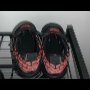 Lebron 17 toddler black and red preowned